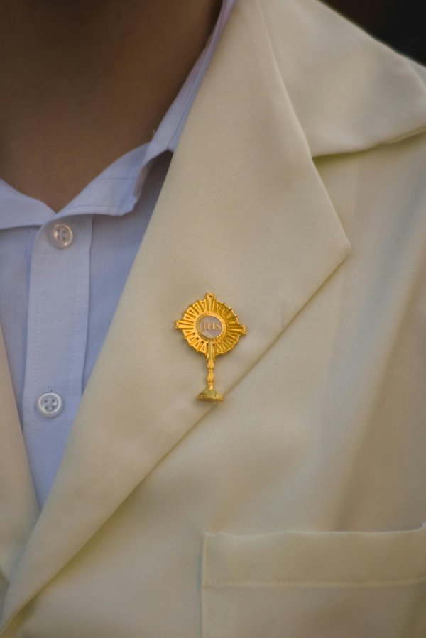 Le pouvoir des bijoux symboliques : attirer la chance et l'élégance